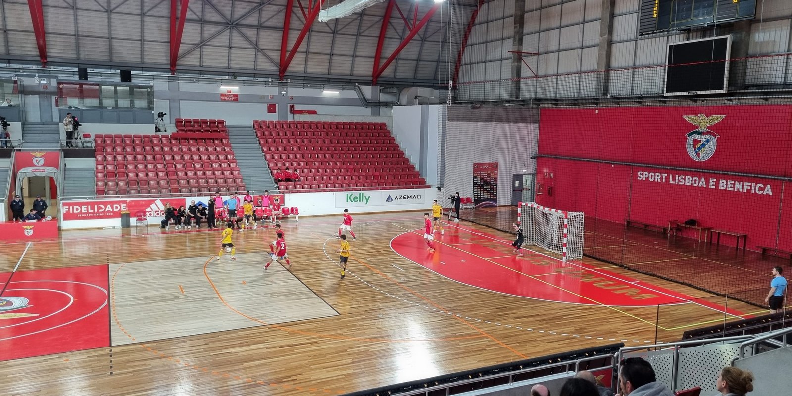 Futsalharjoitus käynnissä kentällä