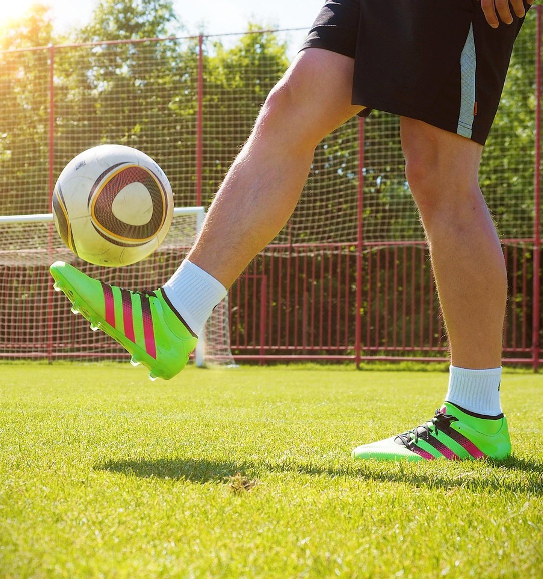 jalkapallon pomputtelu