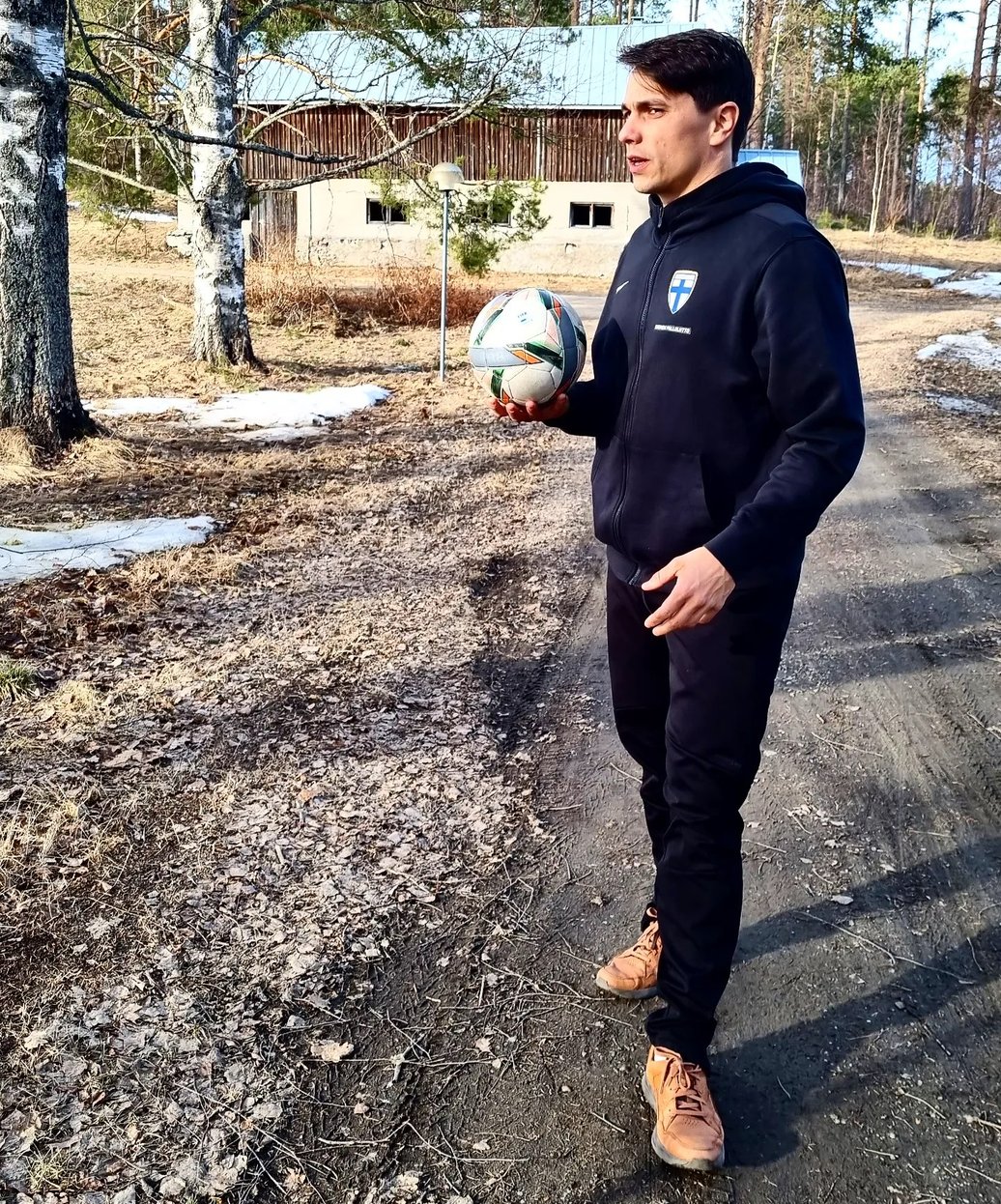 Jalkapallovalmentaja Maru Grönroos