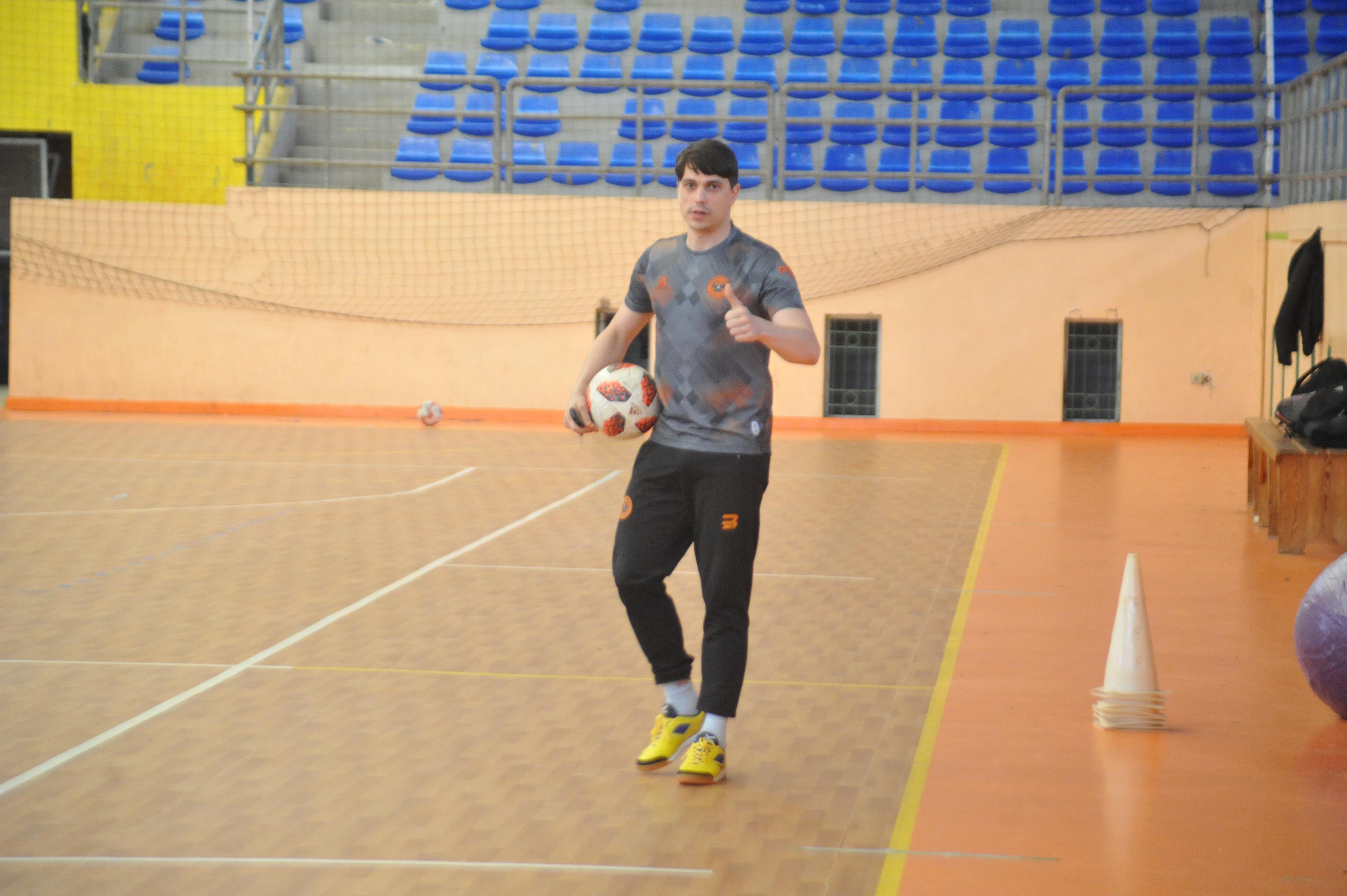 valmentaja kouluttaa